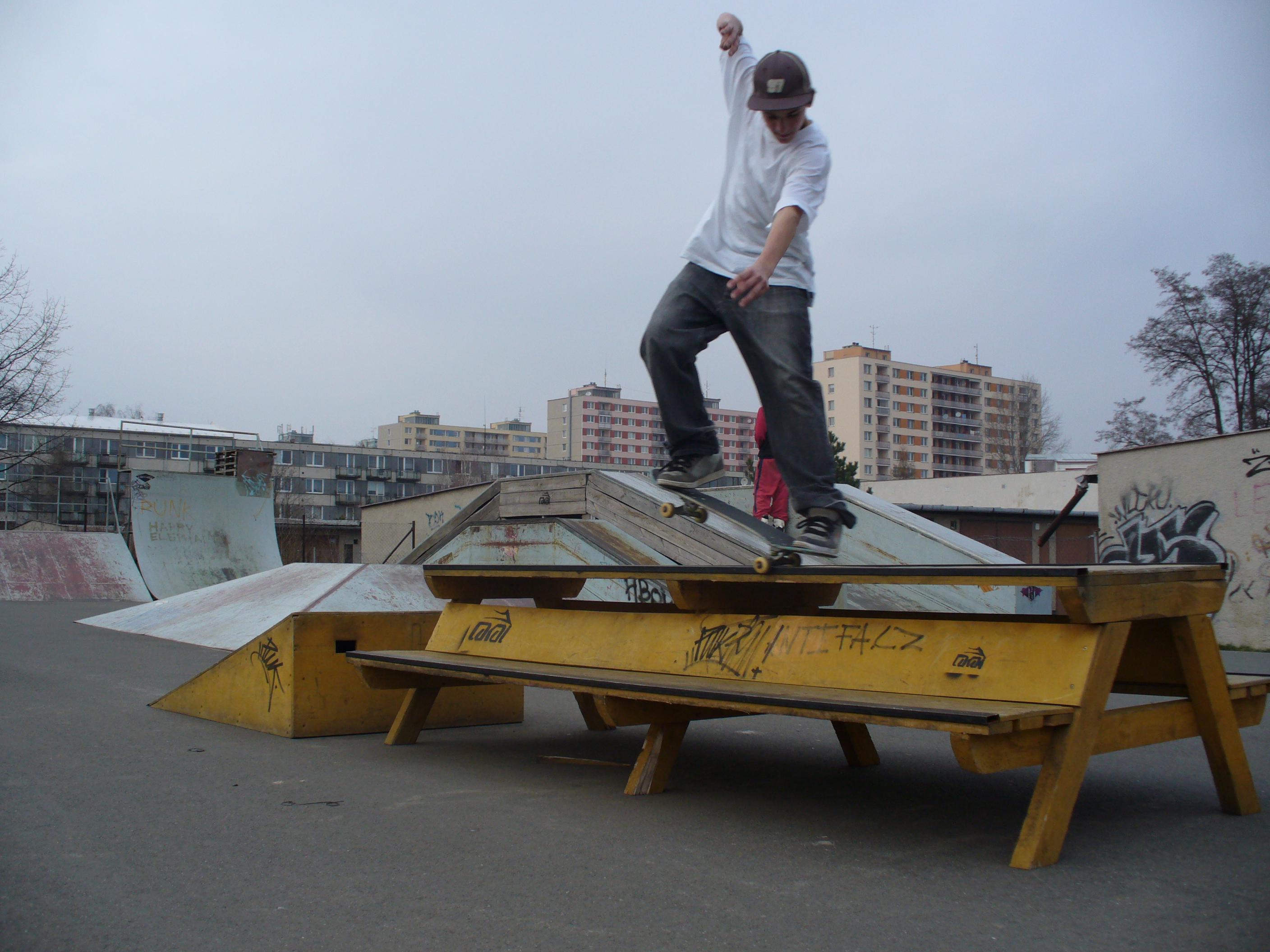 piknik table nosegrind